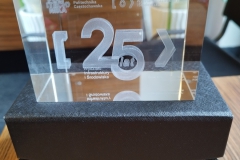 1663742418335
